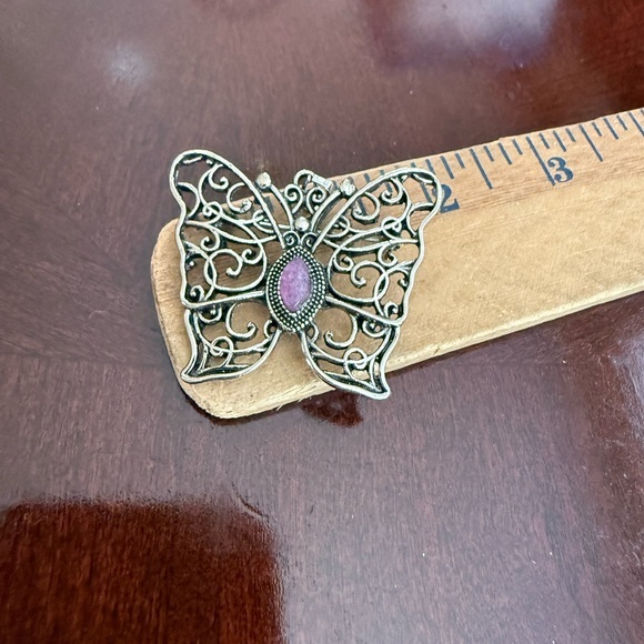 Vintage Jewelry - Vintage Silver Tone brooch